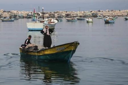 غزة : الصيادين خضر ومادلين يحتفلان بمولودهم جمال